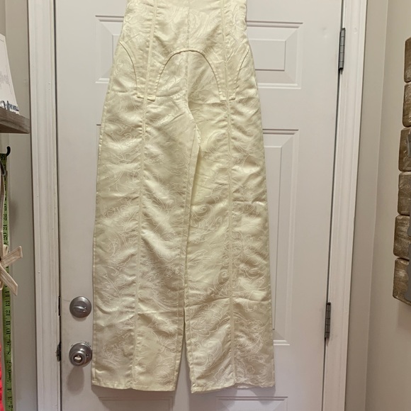 PrettyLittleThing Pants - 3/$15 PrettyLittleThing Cream Jacquard High Waisted Wide Leg Pants Size 2